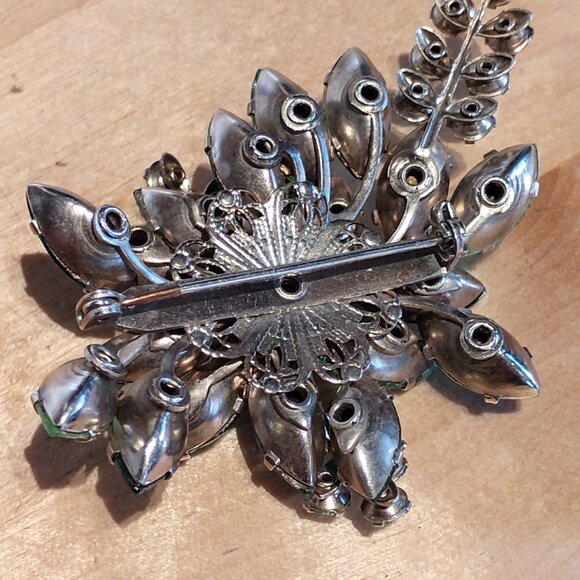 Vintage rhinestone brooch emerald rhinestone - Picture 5 of 5